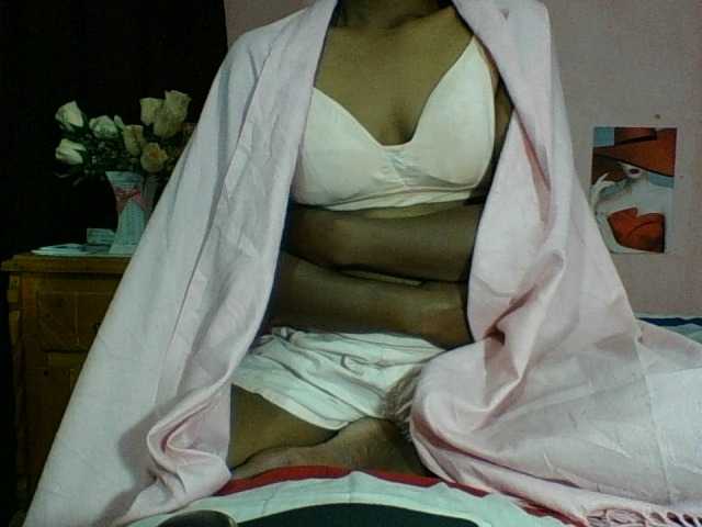 Raissa-Suan live cam on BongaCams