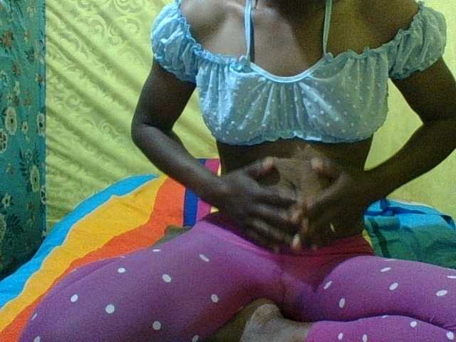 Raissa-Suan live cam on BongaCams