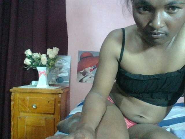 Raissa-Suan live cam on BongaCams