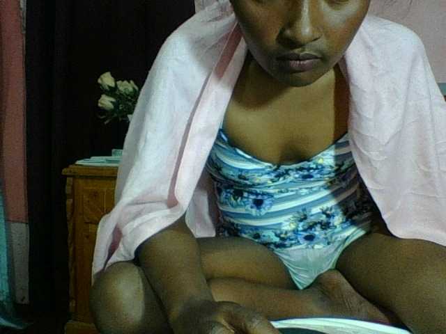 Raissa-Suan live cam on BongaCams