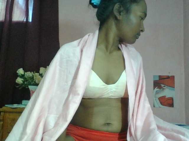 Raissa-Suan live cam on BongaCams