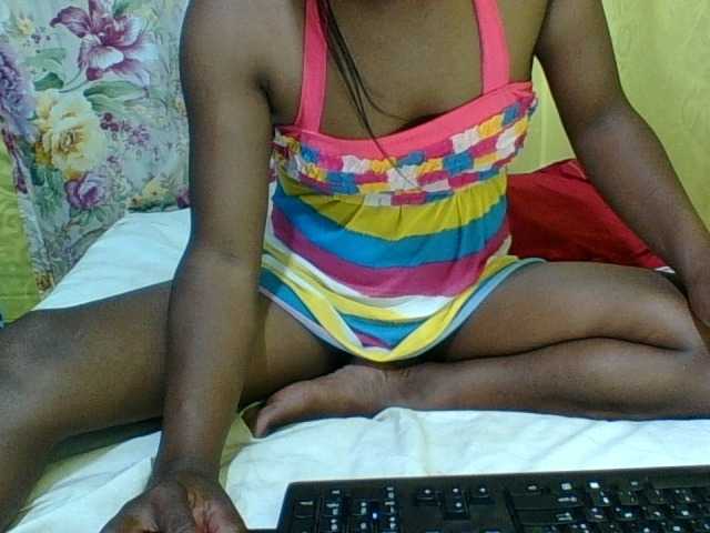 Raissa-Suan live cam on BongaCams