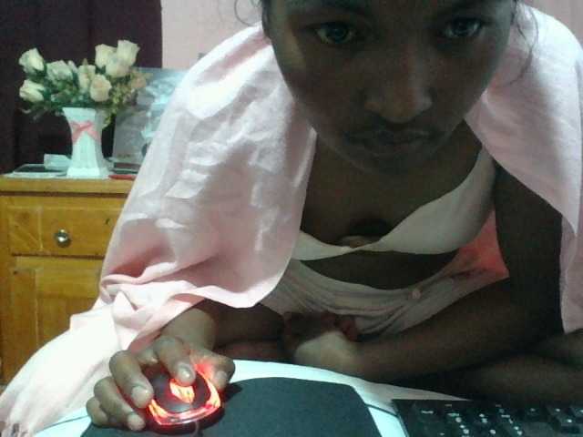 Raissa-Suan live cam on BongaCams