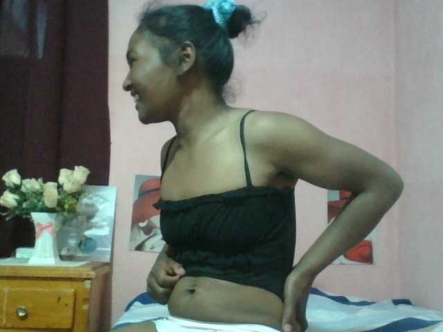 Raissa-Suan live cam on BongaCams