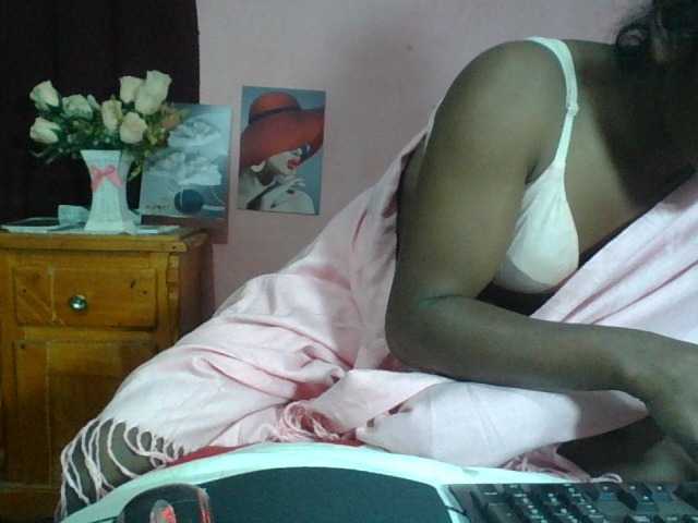 Raissa-Suan live cam on BongaCams
