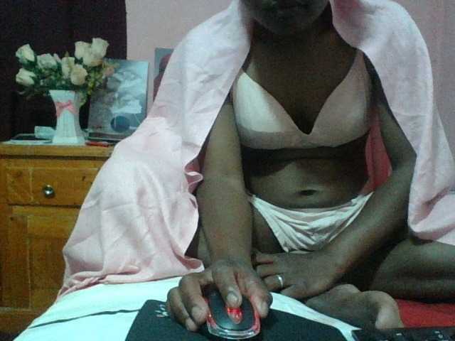 Raissa-Suan live cam on BongaCams