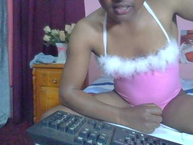 Raissa-Suan live cam on BongaCams