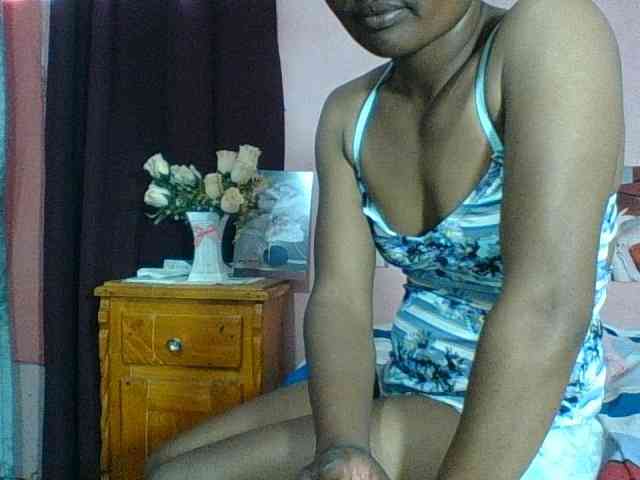 Raissa-Suan webcam