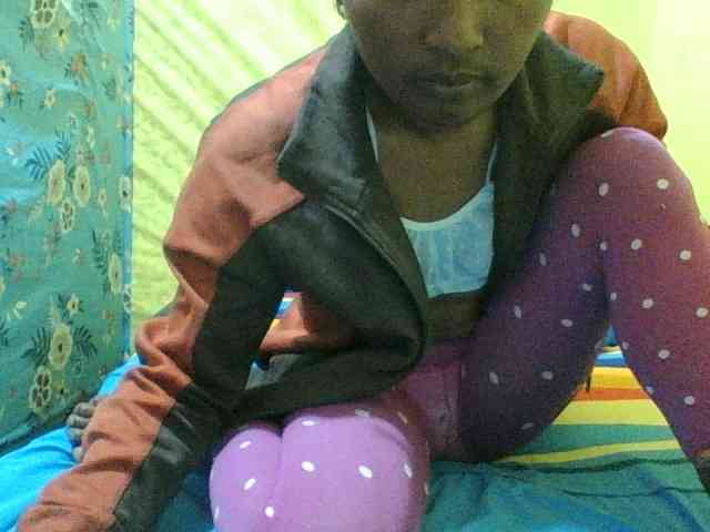 Raissa-Suan webcam