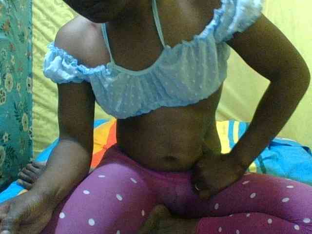 Raissa-Suan webcam