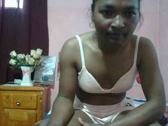 Raissa-Suan webcam