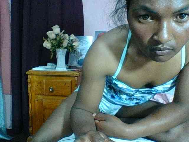 Raissa-Suan webcam