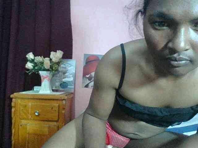 Raissa-Suan webcam