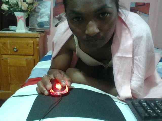 Raissa-Suan webcam