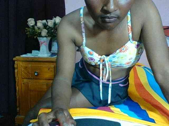 Raissa-Suan webcam