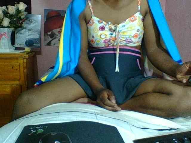 Raissa-Suan webcam