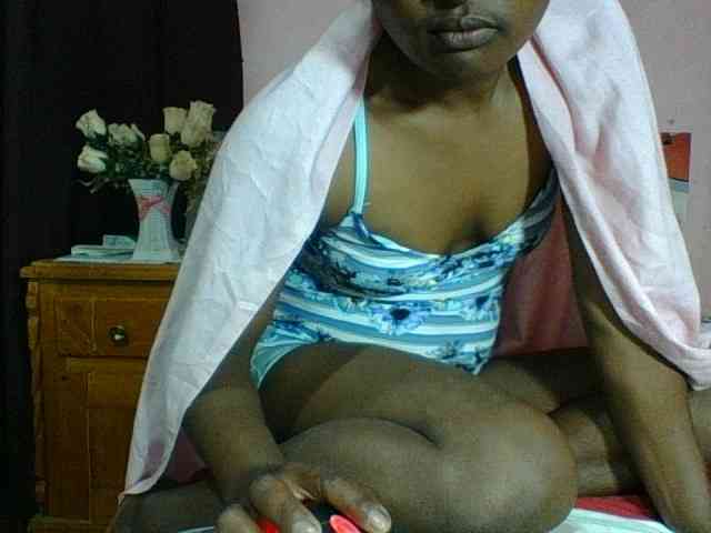 Raissa-Suan webcam
