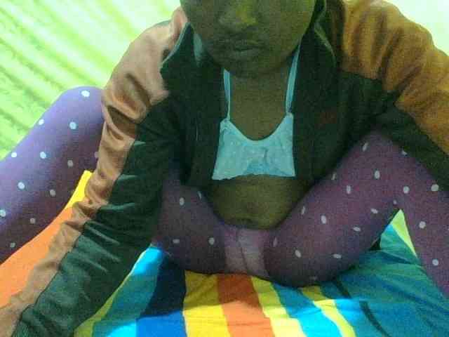 Raissa-Suan webcam