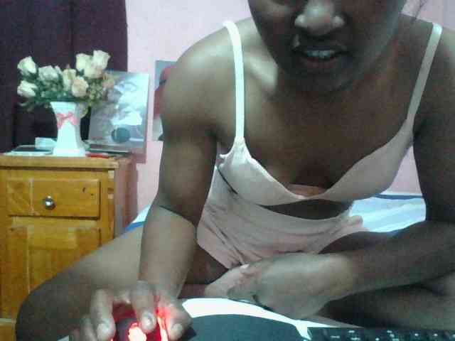 Raissa-Suan webcam