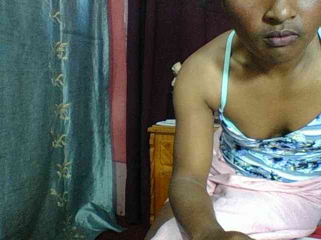 Raissa-Suan webcam