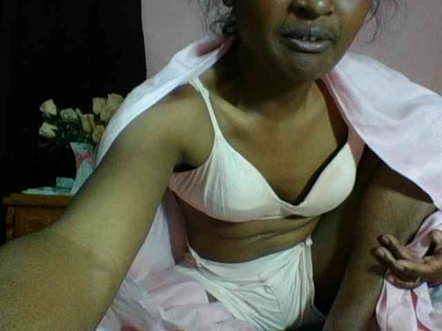 Raissa-Suan webcam