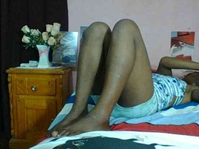 Raissa-Suan webcam
