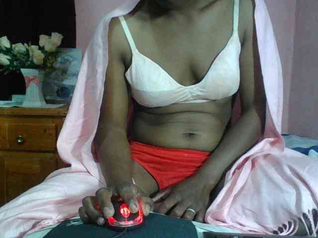 Raissa-Suan webcam