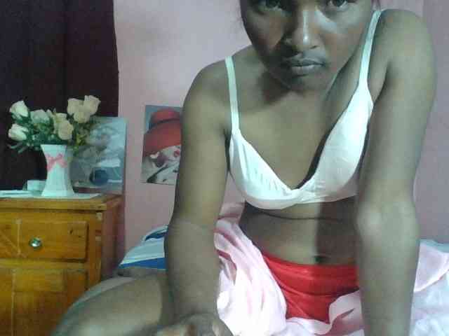 Raissa-Suan webcam