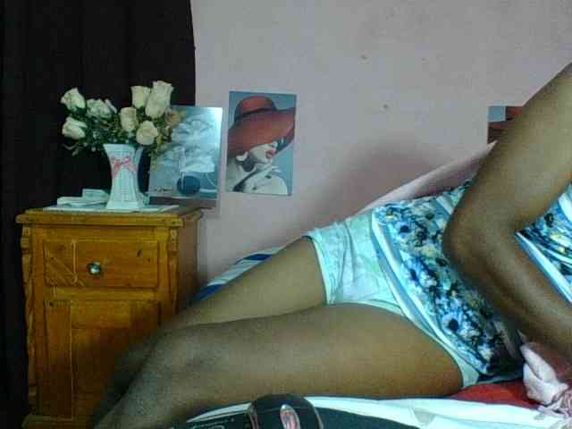 Raissa-Suan webcam