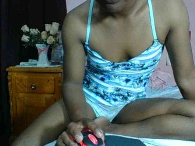 Raissa-Suan webcam