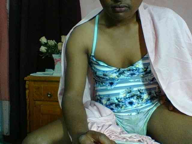 Raissa-Suan webcam