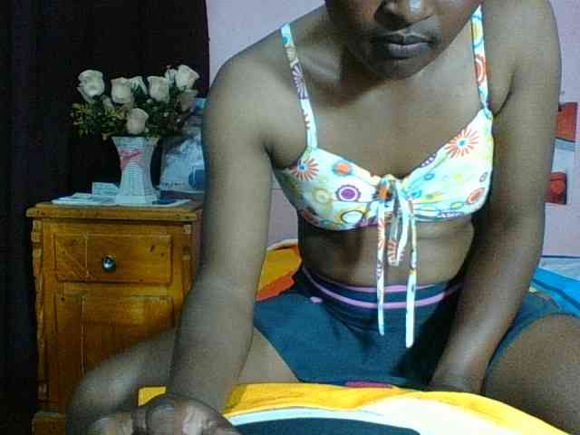 Raissa-Suan webcam