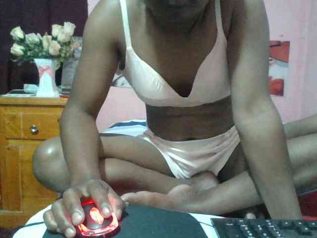 Raissa-Suan webcam