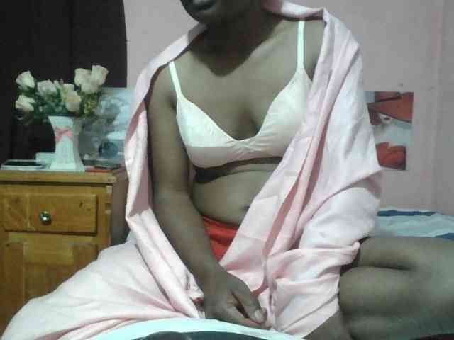 Raissa-Suan webcam