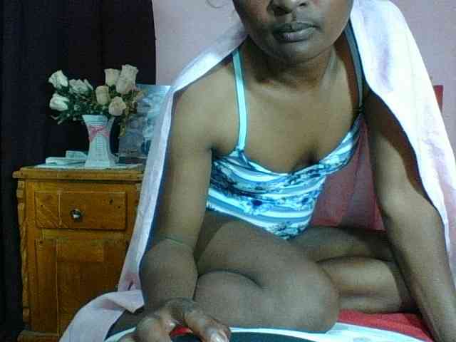 Raissa-Suan webcam