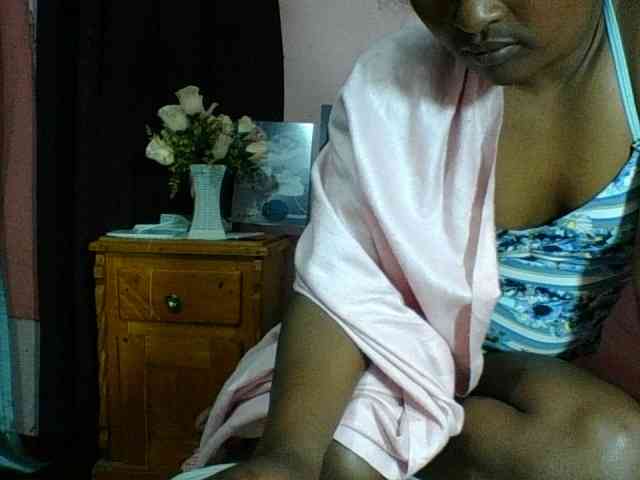 Raissa-Suan webcam