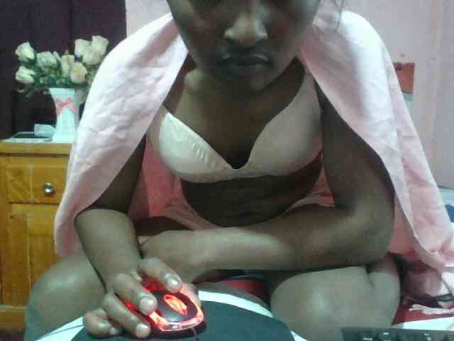 Raissa-Suan webcam