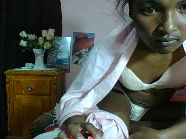 Raissa-Suan webcam