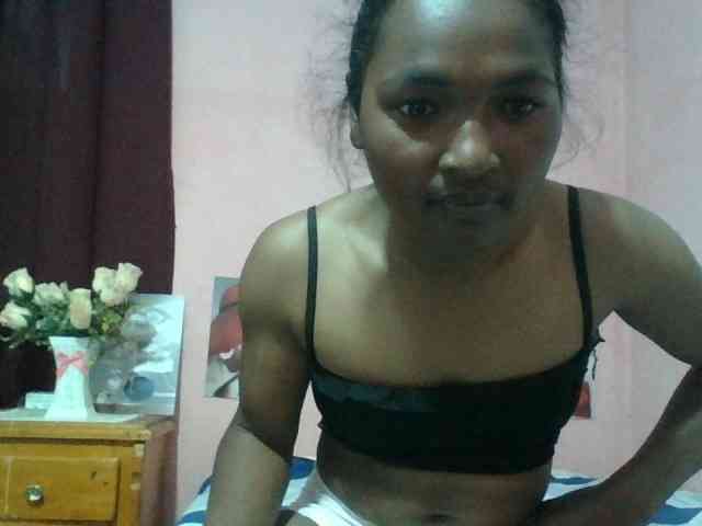 Raissa-Suan webcam