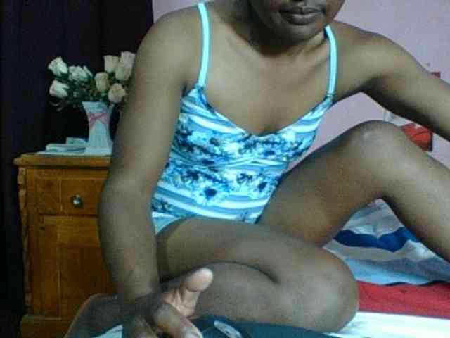 Raissa-Suan webcam