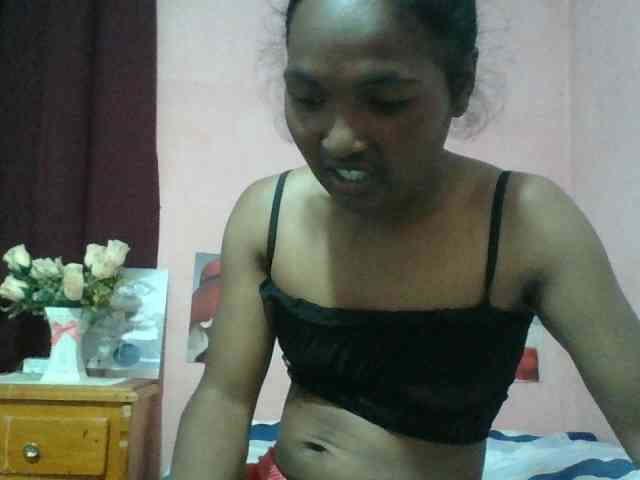Raissa-Suan webcam