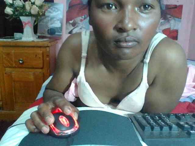 Raissa-Suan webcam