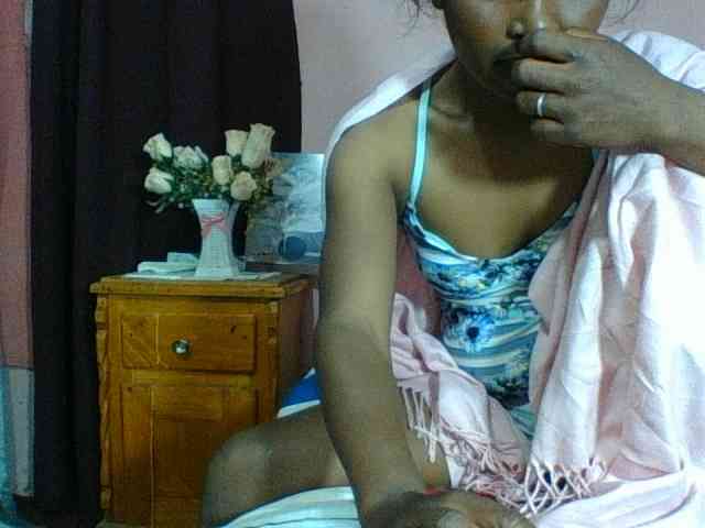 Raissa-Suan webcam
