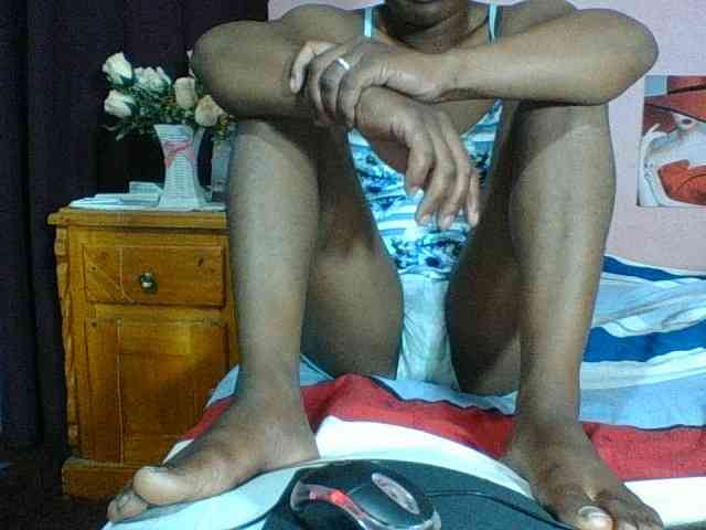Raissa-Suan webcam