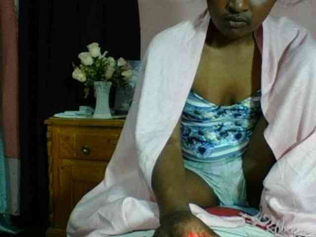 Raissa-Suan webcam