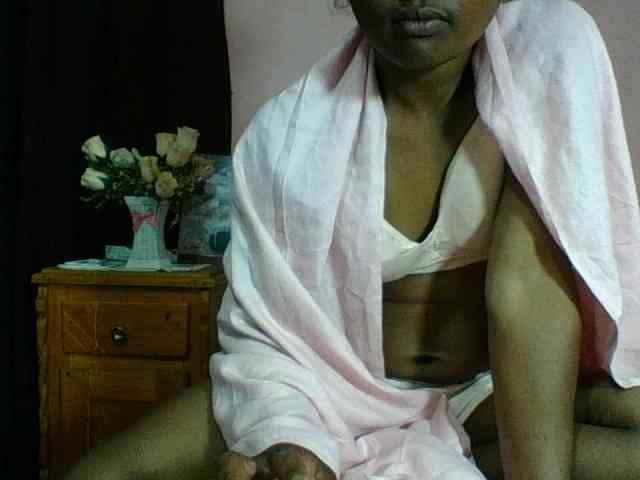 Raissa-Suan webcam