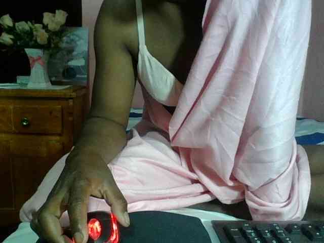 Raissa-Suan webcam