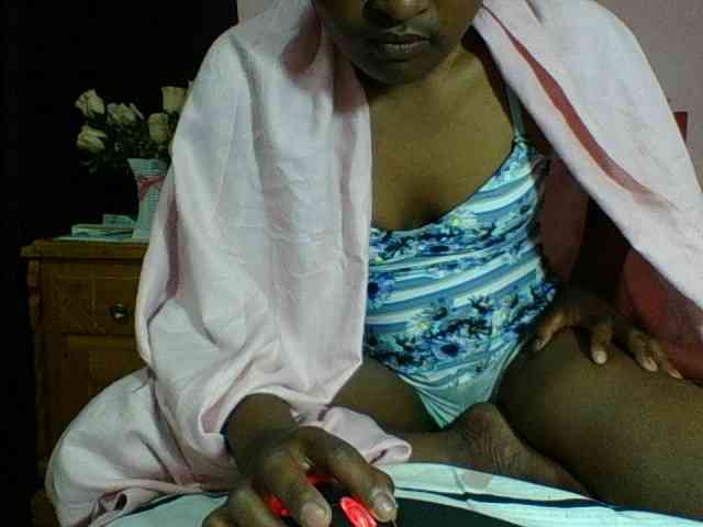 Raissa-Suan webcam