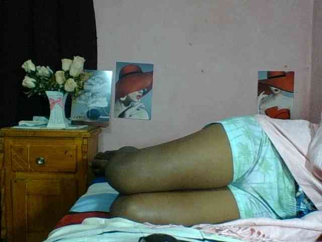 Raissa-Suan webcam