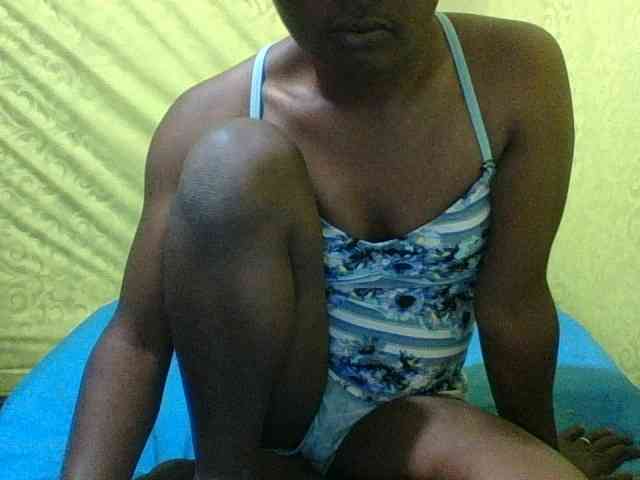 Raissa-Suan webcam